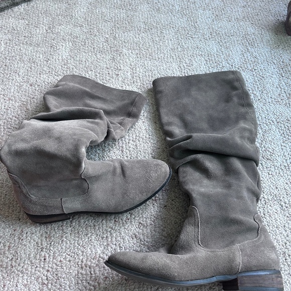 Taupe knee high suede boots - Picture 1 of 6